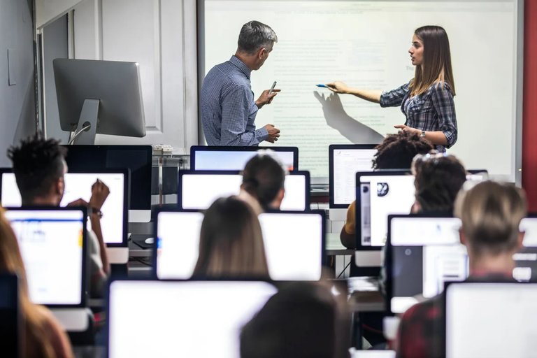 Toronto High School Launches AI-Powered Learning Program